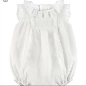 Pili Carrera White Sleeveless Ruffle Lace Romper